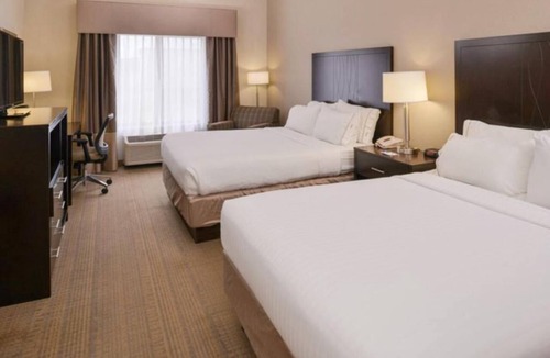 Sikeston Hotel | Holiday Inn Express & Suites Sikeston Southwest by IHG