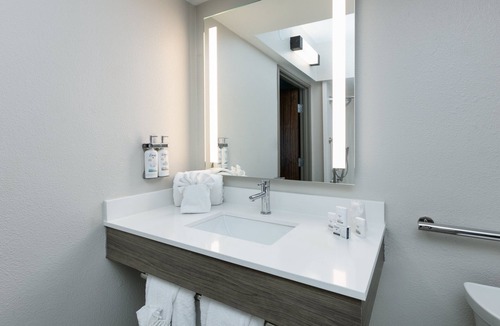 Park Central Hotel | Holiday Inn Express & Suites Dallas Park Central Northeast by IHG