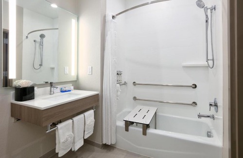 Far North Dallas Hotel | Holiday Inn Express & Suites North Dallas at Preston by IHG