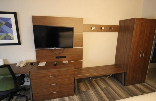 The Villages Hotel | Holiday Inn Express & Suites Houston - Memorial Park Area by IHG