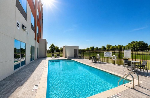 Lindale Hotel | Holiday Inn Express & Suites Lindale - Tyler by IHG