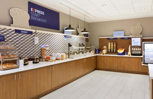 Tyler Hotel | Holiday Inn Express & Suites Tyler South University Area by IHG