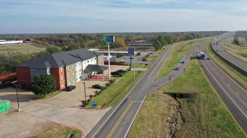 Sulphur Springs Hotel | Holiday Inn Express & Suites Sulphur Springs by IHG