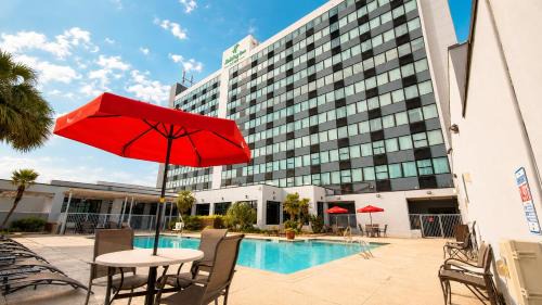 Astrodome Hotel | Holiday Inn Houston S - NRG Area - Med Ctr by IHG