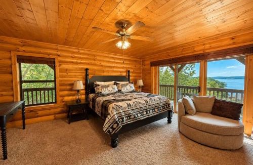Roach House | Hollow Tree Lodge with Game Room
