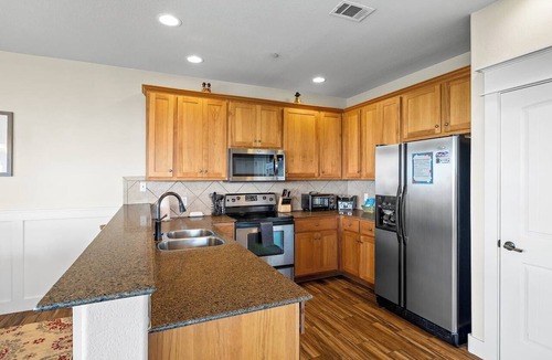 Jonestown Condo | Hollows Luxury Villa, Great Lake View/4 Pools