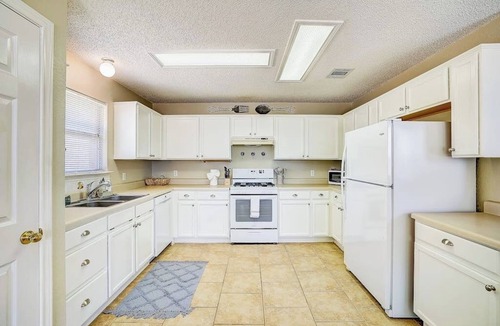 Round Rock House | Home with backyard, central AC, & washer/dryer - drive minutes to downtown