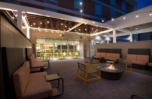 Phoenix Hotel | Home2 Suites by Hilton Phoenix Airport North, AZ