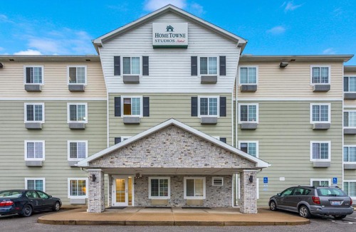 Columbus Hotel | HomeTowne Studios by Red Roof Columbus