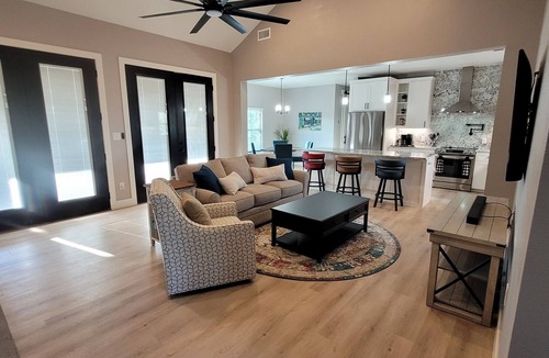 Horseshoe Bay House | Horizon Hilltop Lakehouse