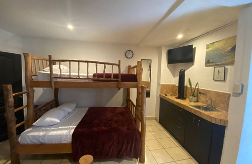 Zona 13 Hostel | Hostal 17-52
