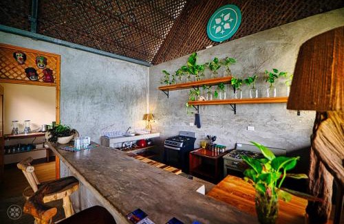 Flores House | Hostal Don Cenobio