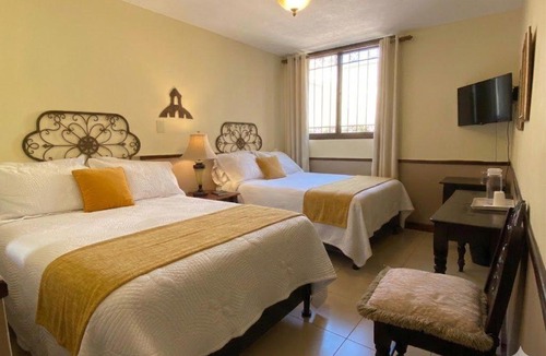 Zona 13 Hotel | Hostal Villa Toscana