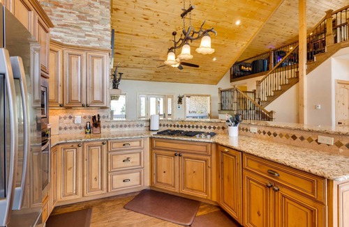 Angel Fire House | Hot Tub & Fire Pit: Idyllic Getaway in Angel Fire!
