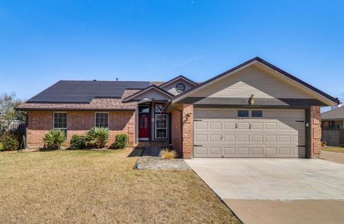 Hutto House | Hot Tub, Pool, & Fire Pit! Solar-Powered Hutto Gem