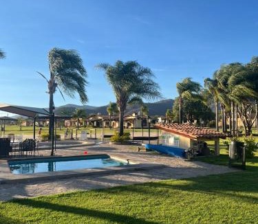 Mascota Hotel | Hotel Cabañas Rancho La Esmeralda