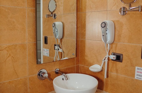 Flores Hotel | Hotel Casona del Lago
