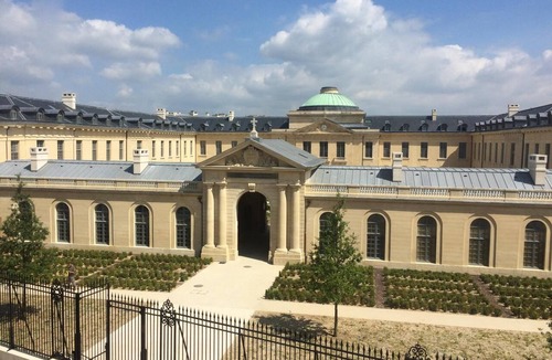 Notre-Dame Hotel | Hotel Des Lys