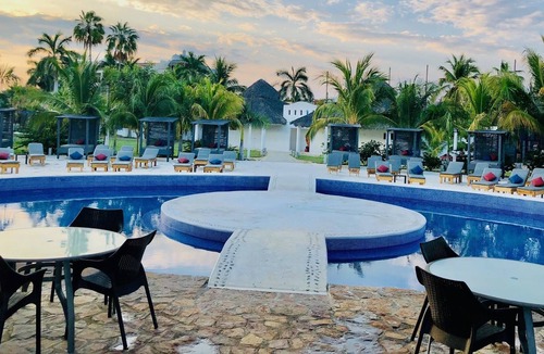 Crucecita Hotel | HOTEL LA ISLA HUATULCO