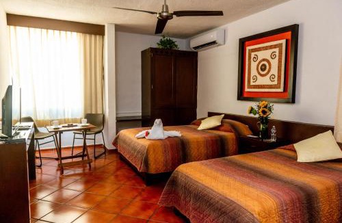 Downtown Cancun Hotel | Hotel Los Girasoles