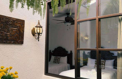 San Juan La Laguna Hotel | Hotel Taa' Tiin