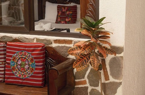 San Juan La Laguna Hotel | Hotel Taa' Tiin
