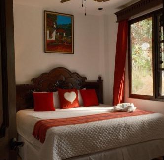 San Juan La Laguna Hotel | Hotel Taa' Tiin