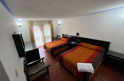 Morelia Hotel | Hotel Villa Capri, 2 double beds 4 Guests