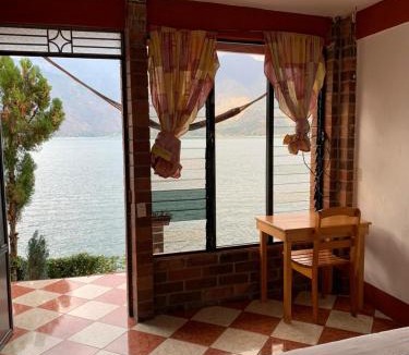 San Pedro La Laguna Hotel | Hotel Villa del Lago, Gladys