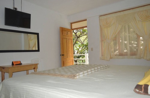 San Pedro La Laguna Hotel | Hotel Xetawaal