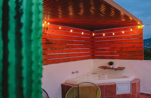 Jojutla House | House in Teques Rooftop & private Jacuzzi