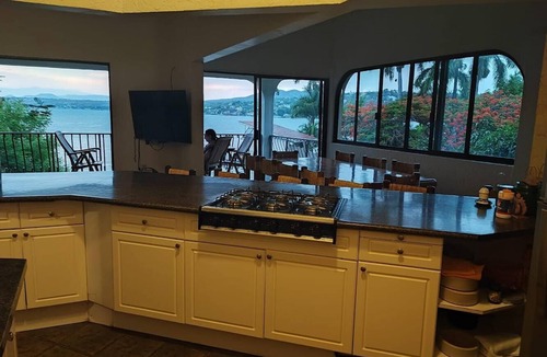 Tequesquitengo House | House on the lake with beach