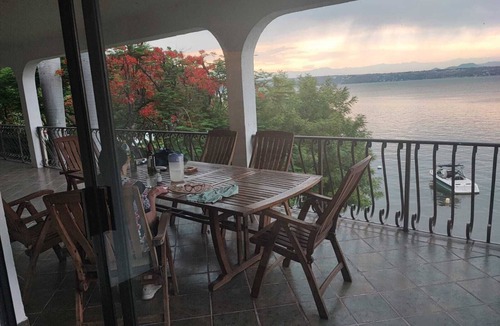 Tequesquitengo House | House on the lake with beach