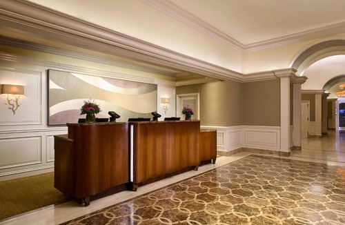 Houston Hotel | Houston Grand Hotel - River Oaks