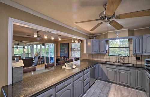 Barrett House | Houston Riverfront House w/Deck & Private Dock!