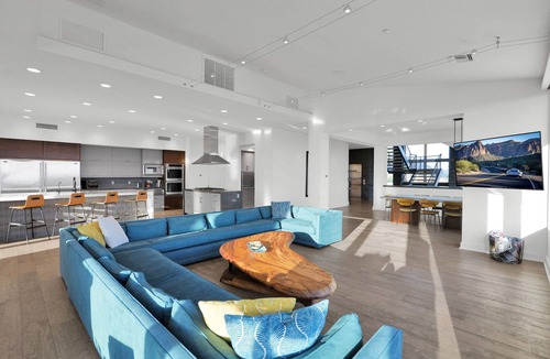 Palm Canyon House | HÓZHÓ Camelback| Infinity Pool & Movie Theater