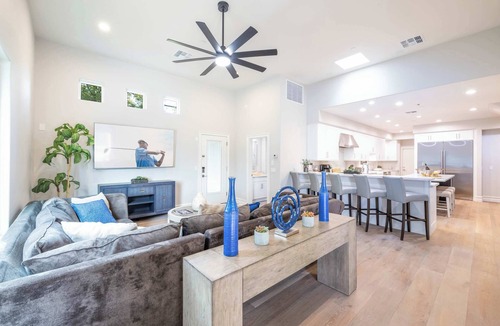 Central Scottsdale House | HÓZHÓ Shea | Bowling Alley, Theatre & Hot Tub