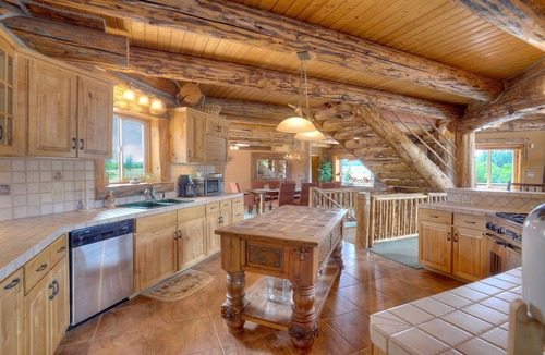 Durango West House | Huge Log home on 40 Acres - Awesome Views, Decks, Pool Table - 7 Min to Dgo