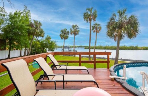 Riverview Villa | Huge Waterfront Mini-Resort w Gym, Dock & Pool