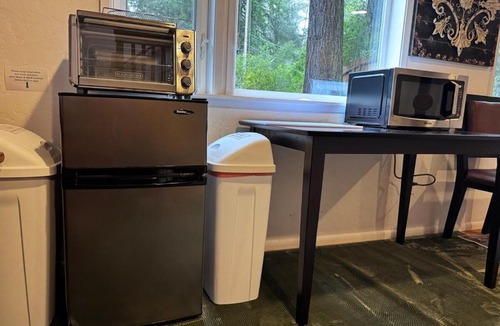 Jacoby Creek House | Humboldt Haven- Gorgeous Home for 13 w Gardens, Firepits, Forest & Bay Views