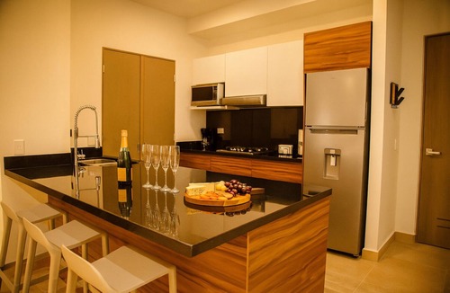 Monterrey Centro Apartment | Iconic Cerro Views Retreat with Rooftop Pool