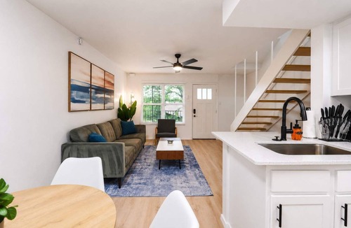 Hancock Apartment | Ideal 2BR king suite close to UT, Moody Center