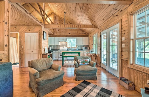 Fruitvale Cabin | Idyllic Cabin w/Fire Pit, Kayak On-Site!