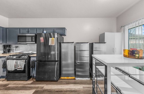 Greater Fondren Southwest House | Ile Ayo - BR with Shared Bathroom in a Co-Living Home (2)