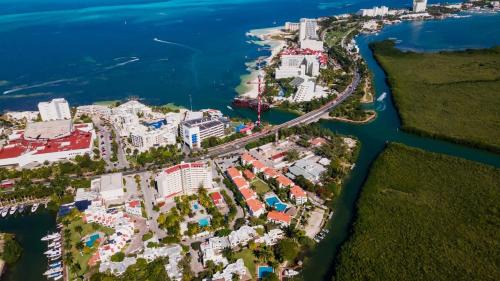 Zona Hotelera Apartment | Incredible location in Hotel Zone, beautiful 3b condo