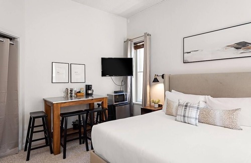 Downtown Hotel | Independence Square 211 | Chic Hotel Room with Mountain Views, A/C, & Rooftop Hot Tub