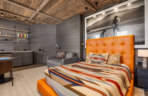 Downtown Hotel | Independence Square 300 | Newly Renovated Studio in Downtown Aspen | Rooftop Hot tub