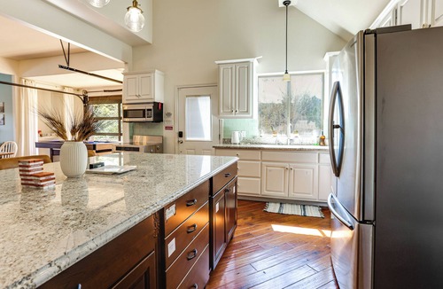 Pedernales Canyon Ranch House | Infinity Edge Pool & Fire Pit: Spicewood Getaway!