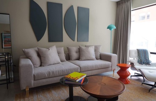 Ampliacion Granada Apartment | Inspirado en Tiffany & Co. lujo y comodidad.