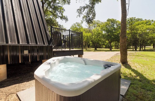 Pecan Acres Cabin | Intimate A Frame*Hot Tub*Near Hiking & Stockyards